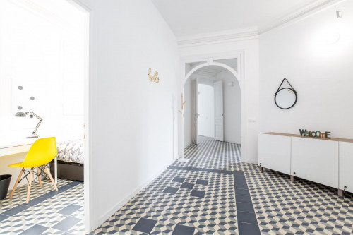 Bright and charming double bedroom near the Rocafort metro