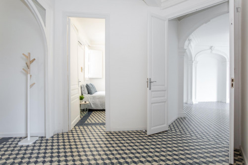 Bright and charming double bedroom near the Rocafort metro