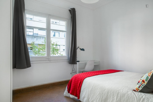  Enjoyable Double Bedroom In El Camp De L'Arpa Del Clot  -  Enjoyable double bedroom in El Camp de l'Arpa del Clot  - Gallery -  2
