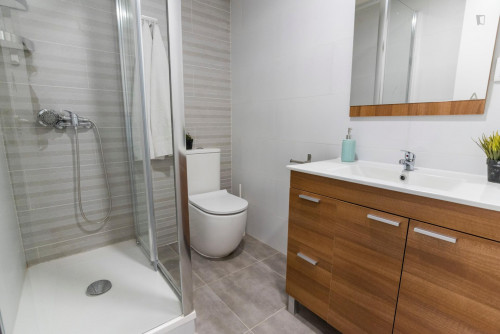 Great double bedroom not far from Universidad Pontificia Comillas - Gallery - 10
