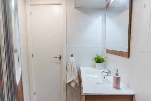 Great double bedroom not far from Universidad Pontificia Comillas - Gallery - 8