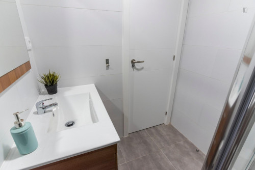 Great double bedroom not far from Universidad Pontificia Comillas - Gallery - 11
