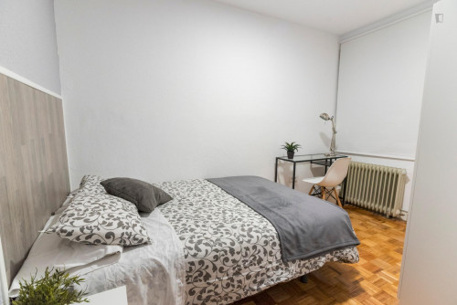 Nice double bedroom in a 9-bedroom apartment - Gallery - 24