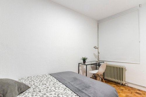 Nice double bedroom in a 9-bedroom apartment - Gallery - 25