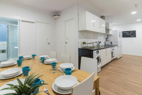 Elegant double bedroom in a 9-bedroom apartment