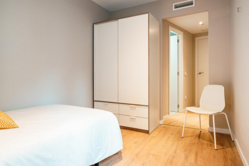 Single bedroom, with private bathroom, in 5-bedroom apartment