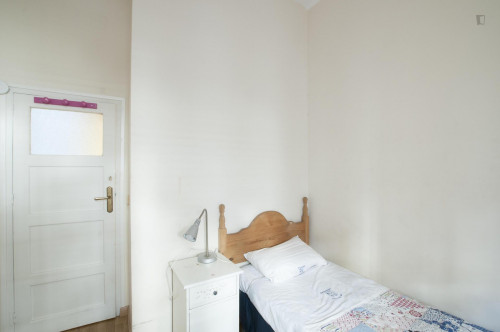 Cosy single bedroom in nice 6-bedroom apartment in Trafalgar  - Gallery -  3