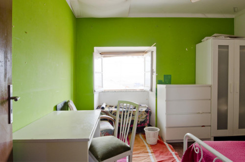 Cool single bedroom near Faculdade de Belas-Artes da Universidade de Lisboa  - Gallery -  2