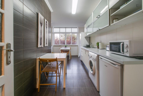 Charming Twin bedroom very well located at Avenida de Roma - Gallery - 6
