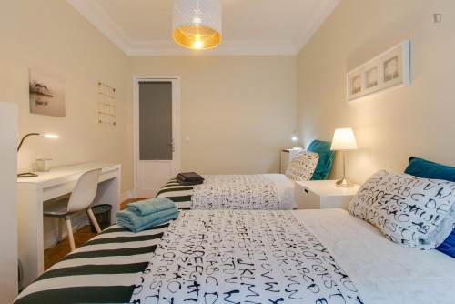 Charming Twin Bedroom Very Well Located At Avenida De Roma - 2