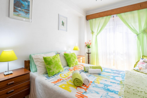 Lovely bedroom in Oporto with Balcony  - Gallery -  1