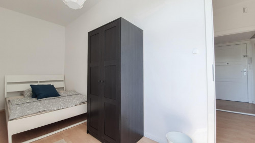 Charming double bedroom in a 5-bedroom apartment in Wilhelmstadt
