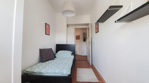 Nice single bedroom in a 4-bedroom apartment in Wilhelmstadt