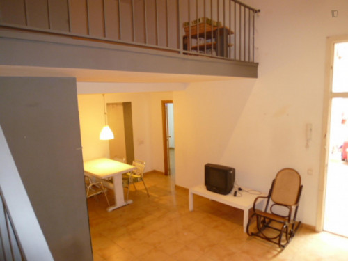 two bedroom apartment close to the Aquarium.