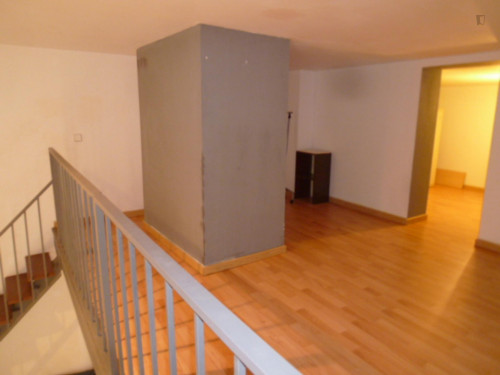 two bedroom apartment close to the Aquarium.