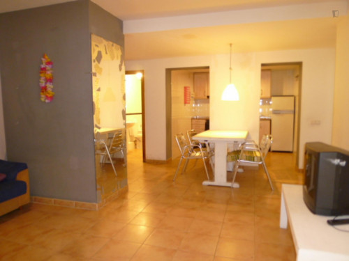 two bedroom apartment close to the Aquarium.