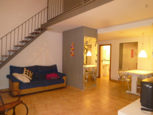 two bedroom apartment close to the Aquarium.