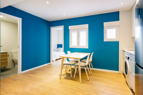 Single bedroom, with private bathroom, in 3-bedroom apartment - Gallery - 7