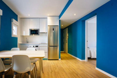 Single bedroom, with private bathroom, in 3-bedroom apartment - Gallery - 8