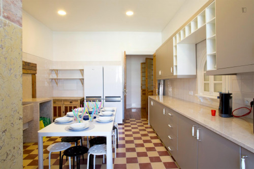 Pleasant double bedroom close to the Saldanha metro