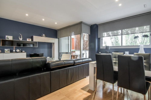 Modern double bedroom near UPC - Campus Diagonal Besòs - Gallery - 17