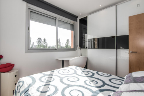 Modern double bedroom near UPC - Campus Diagonal Besòs - Gallery - 21