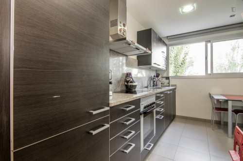 Modern double bedroom near UPC - Campus Diagonal Besòs - Gallery - 15