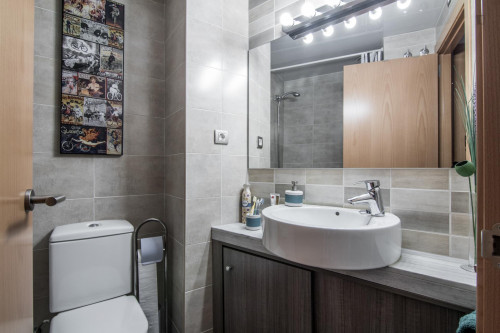 Modern double bedroom near UPC - Campus Diagonal Besòs - Gallery - 9