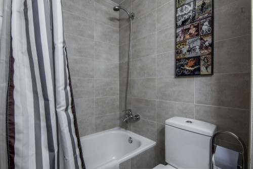 Modern double bedroom near UPC - Campus Diagonal Besòs - Gallery - 8