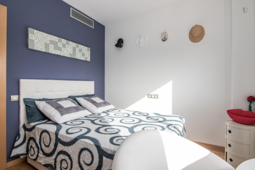 Modern double bedroom near UPC - Campus Diagonal Besòs - Gallery - 23