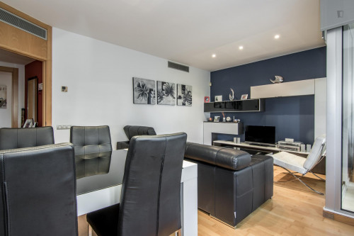 Modern double bedroom near UPC - Campus Diagonal Besòs - Gallery - 16