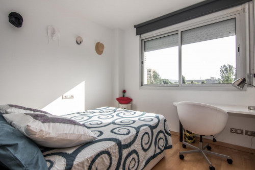 Modern double bedroom near UPC - Campus Diagonal Besòs - Gallery - 22