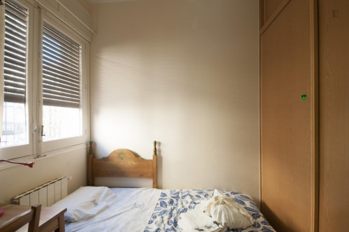 Single bedroom in nice 6-bedroom flat in Trafalgar  - Gallery -  3