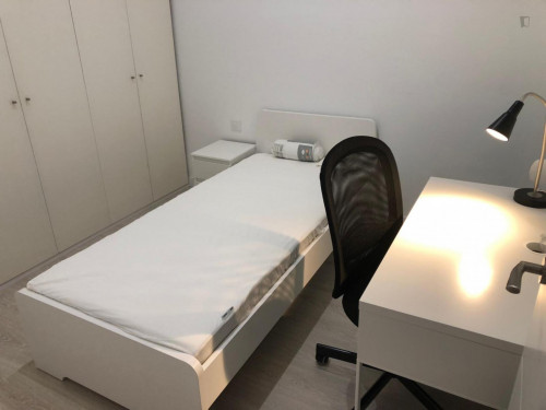 Snug single bedroom in Sant Gervasi - La Bonanova  - Gallery -  1
