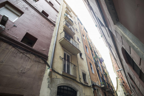 Bright studio close to the Arc de Triomf metro station