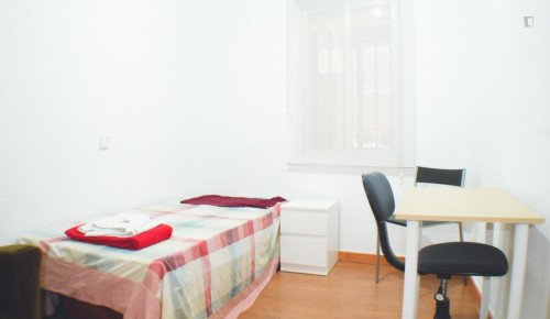 Single Bedroom In A 4-Bedroom Flat In Almagro - 1