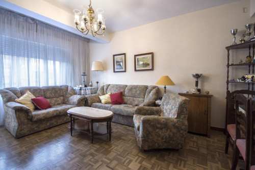 Friendly single bedroom in residential Alcobendas