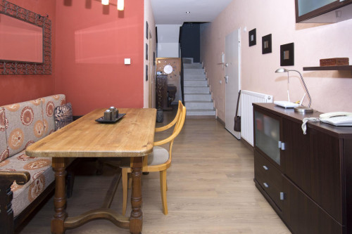 Single bedroom in 5-bedroom apartment - Gallery - 8
