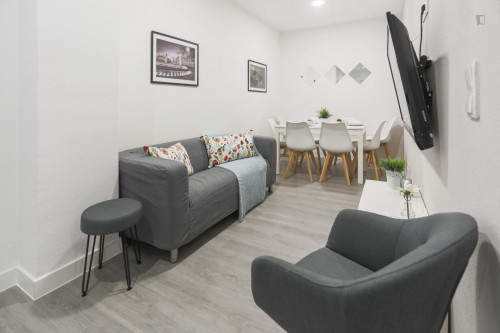 Double Bedroom in well-linked Vallehermoso - Gallery - 23