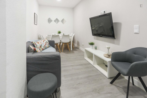 Double Bedroom in well-linked Vallehermoso - Gallery - 24
