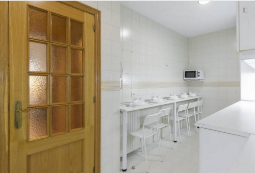 Large twin bedroom in the Delicias neighbourhood - Gallery - 5