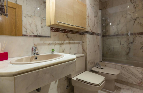 Large twin bedroom in the Delicias neighbourhood - Gallery - 13