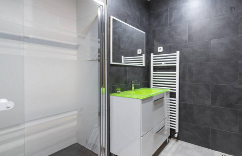 Large twin bedroom in the Delicias neighbourhood - Gallery - 11