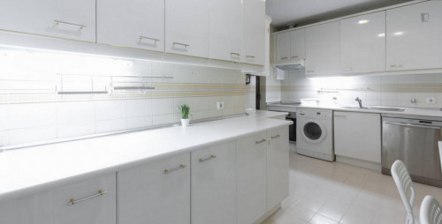 Large twin bedroom in the Delicias neighbourhood - Gallery - 6