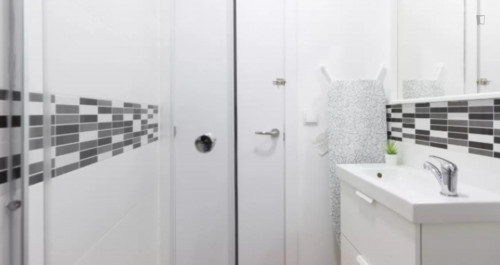 Relaxing double bedroom near Alonso Martínez metro - Gallery - 8