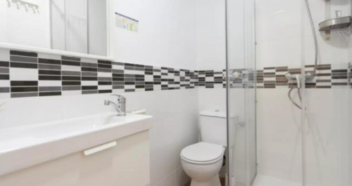 Relaxing double bedroom near Alonso Martínez metro - Gallery - 10