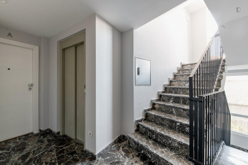 Twin bedroom, with an ensuite bathroom, in Berruguete - Gallery - 7