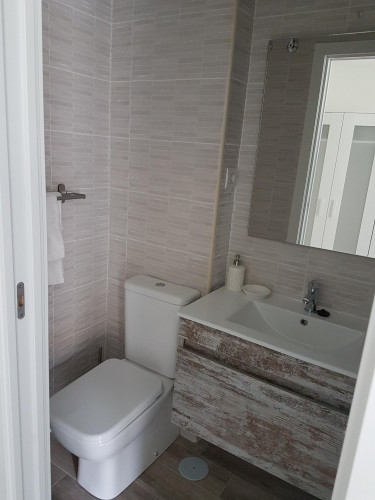 Twin bedroom, with an ensuite bathroom, in Berruguete - Gallery - 10