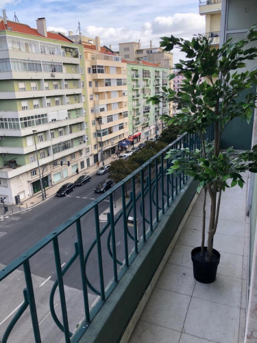 Twin bedroom in a 3-bedroom apartment near Roma metro station  - Gallery -  5