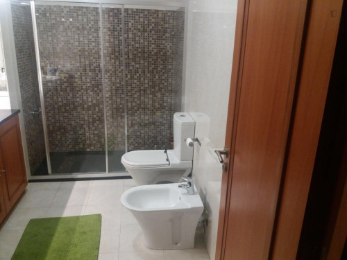 Lovely double bedroom close to Aveiro train station  - Gallery -  5